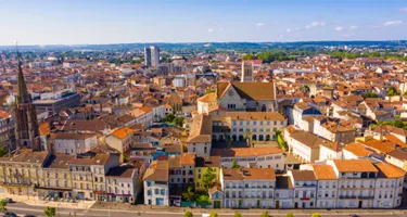 Vue panoramique de la ville d'Agen, prise par drône
